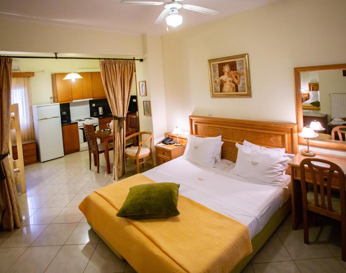 Irida Beach Resort Suites Кипарисия Екстериор снимка