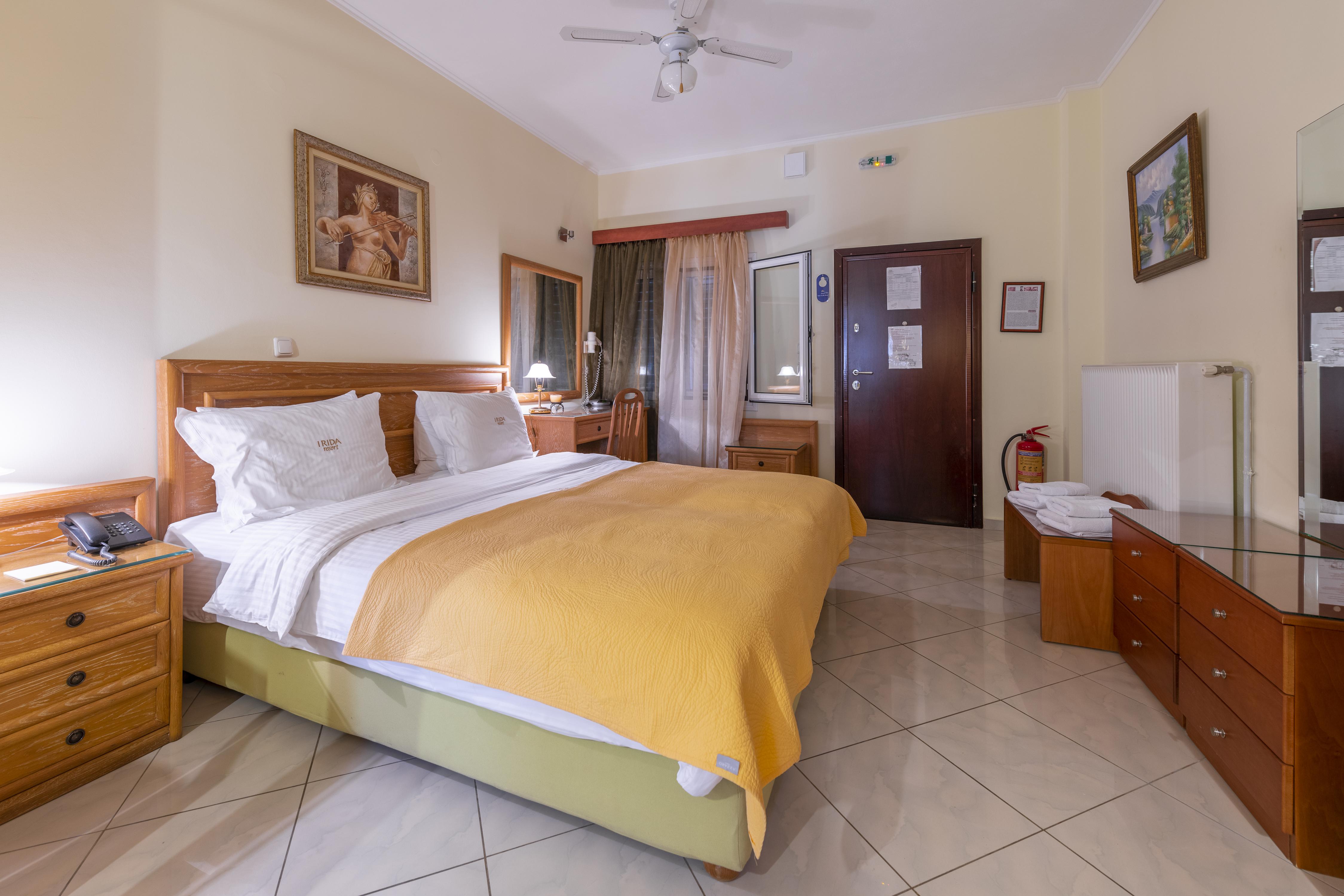 Irida Beach Resort Suites Кипарисия Екстериор снимка