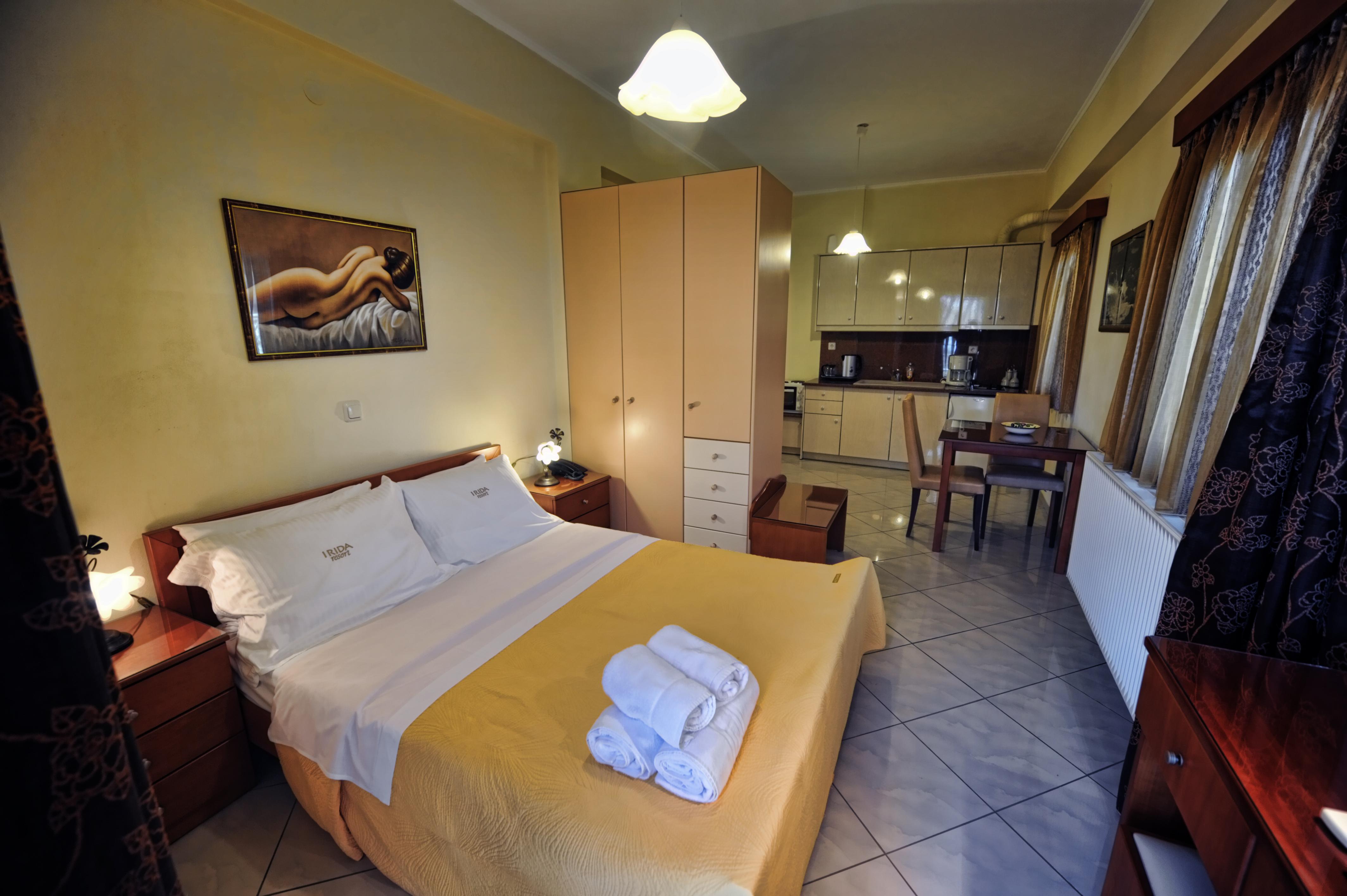Irida Beach Resort Suites Кипарисия Екстериор снимка