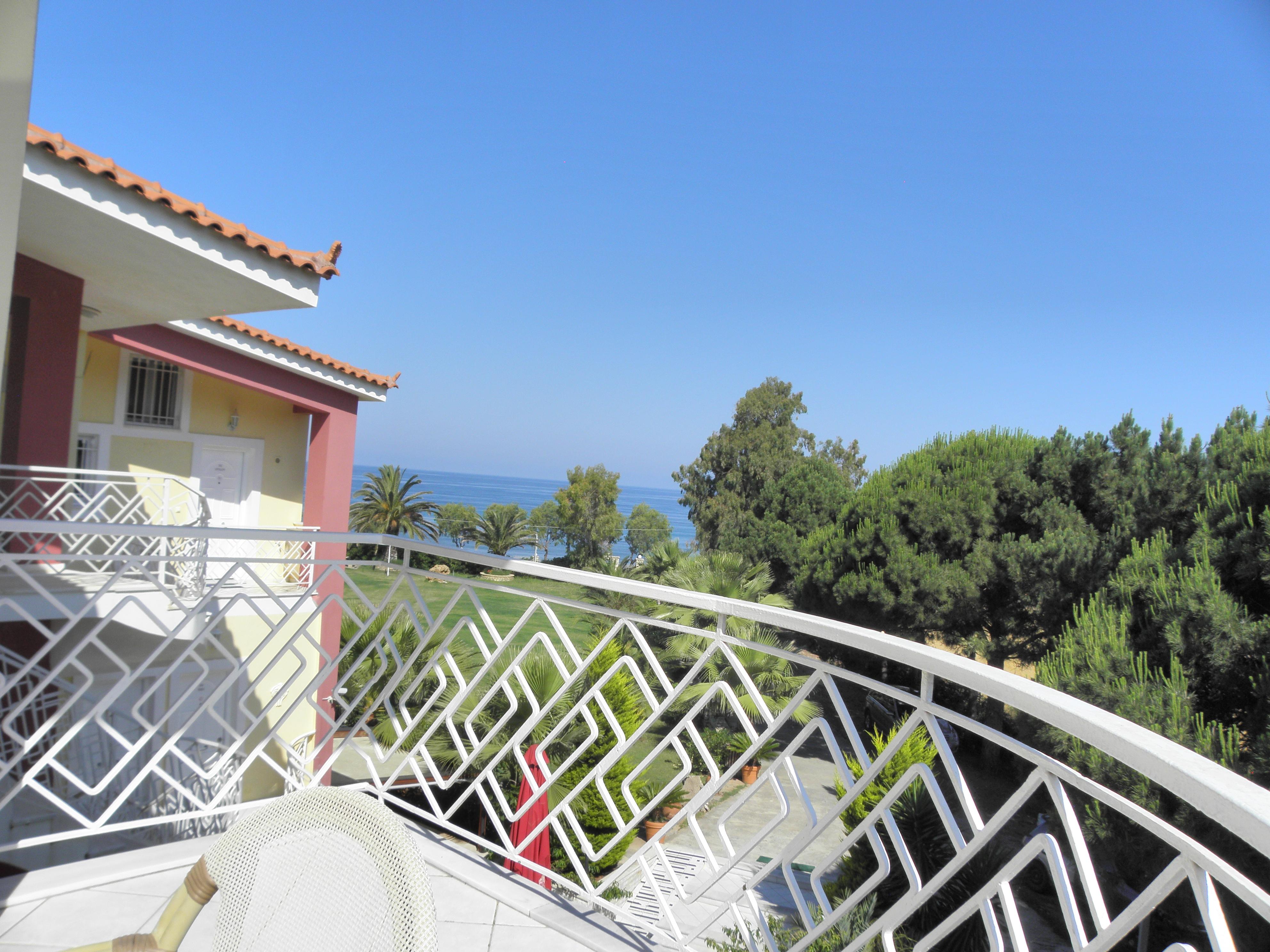 Irida Beach Resort Suites Кипарисия Екстериор снимка