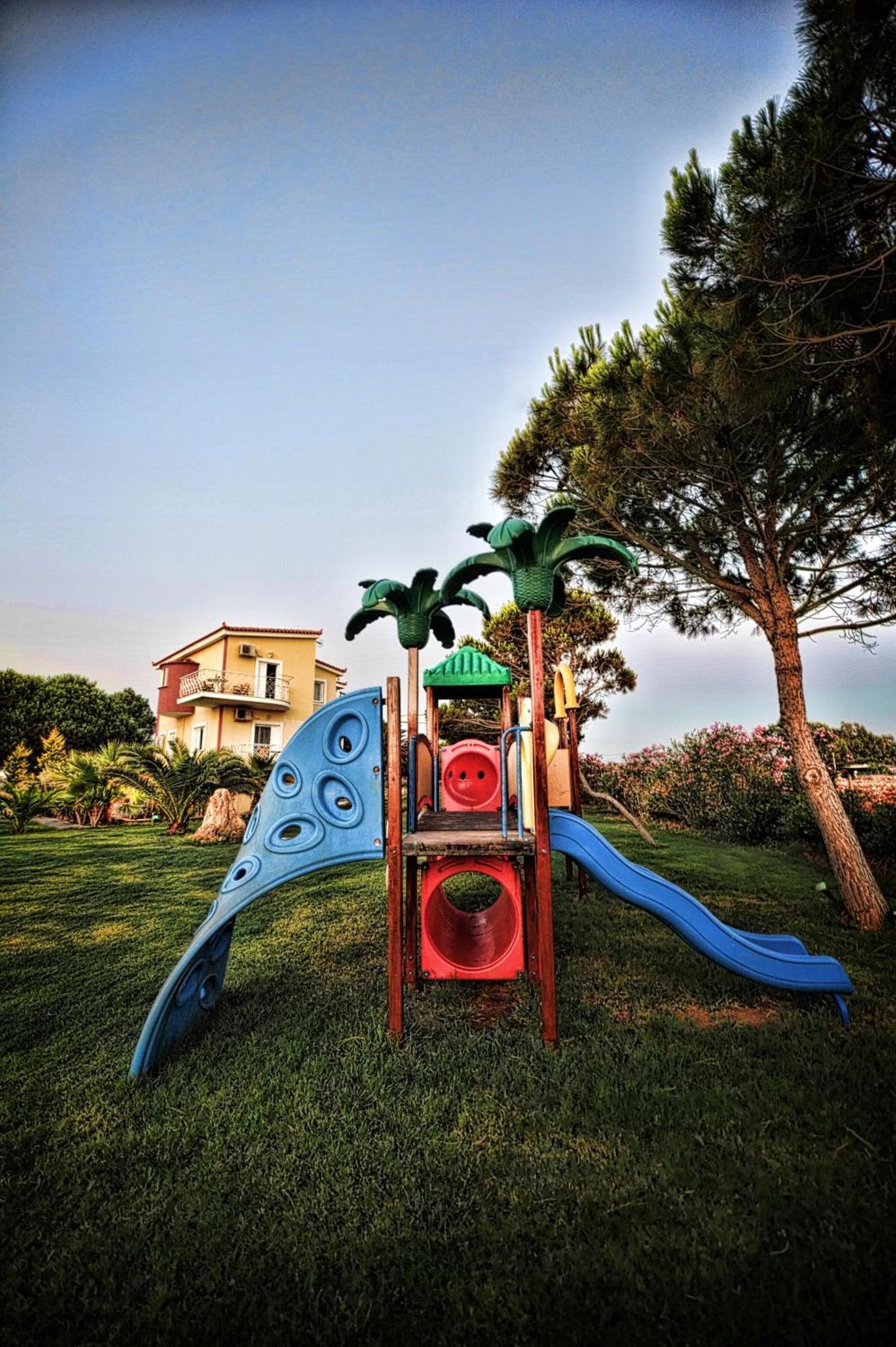 Irida Beach Resort Suites Кипарисия Екстериор снимка