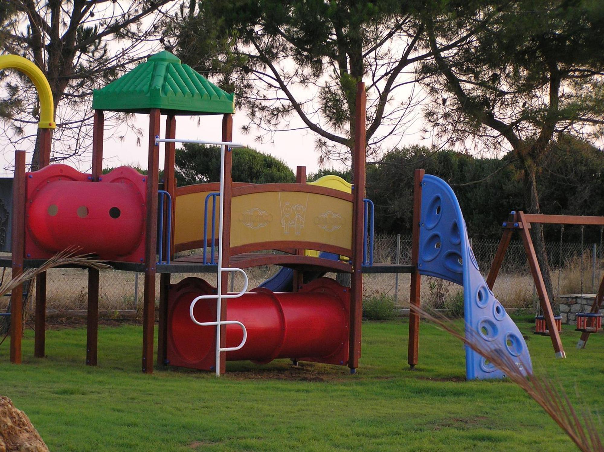 Irida Beach Resort Suites Кипарисия Екстериор снимка