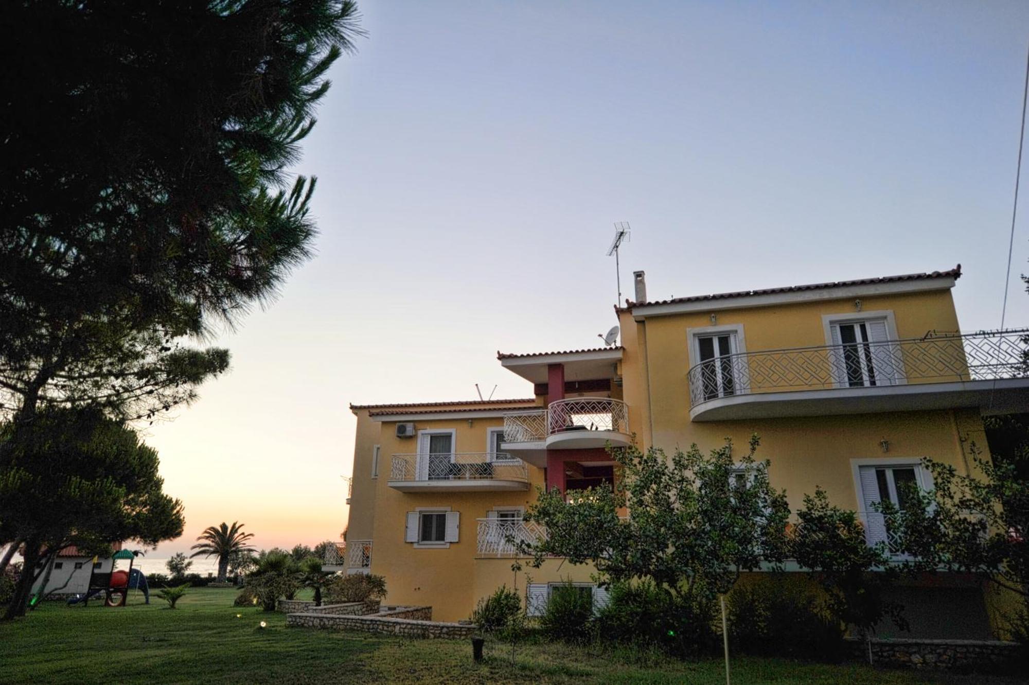 Irida Beach Resort Suites Кипарисия Екстериор снимка