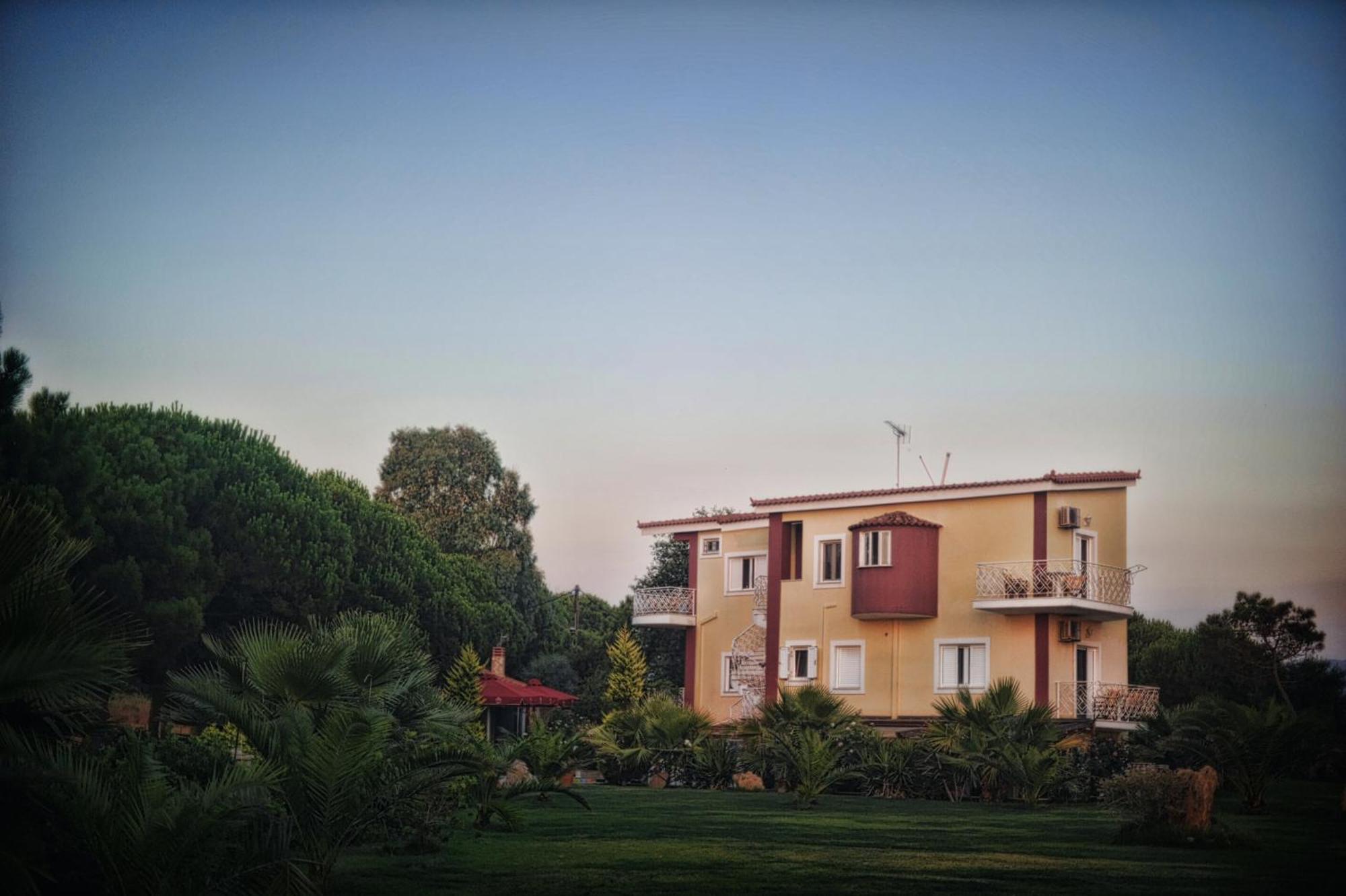 Irida Beach Resort Suites Кипарисия Екстериор снимка