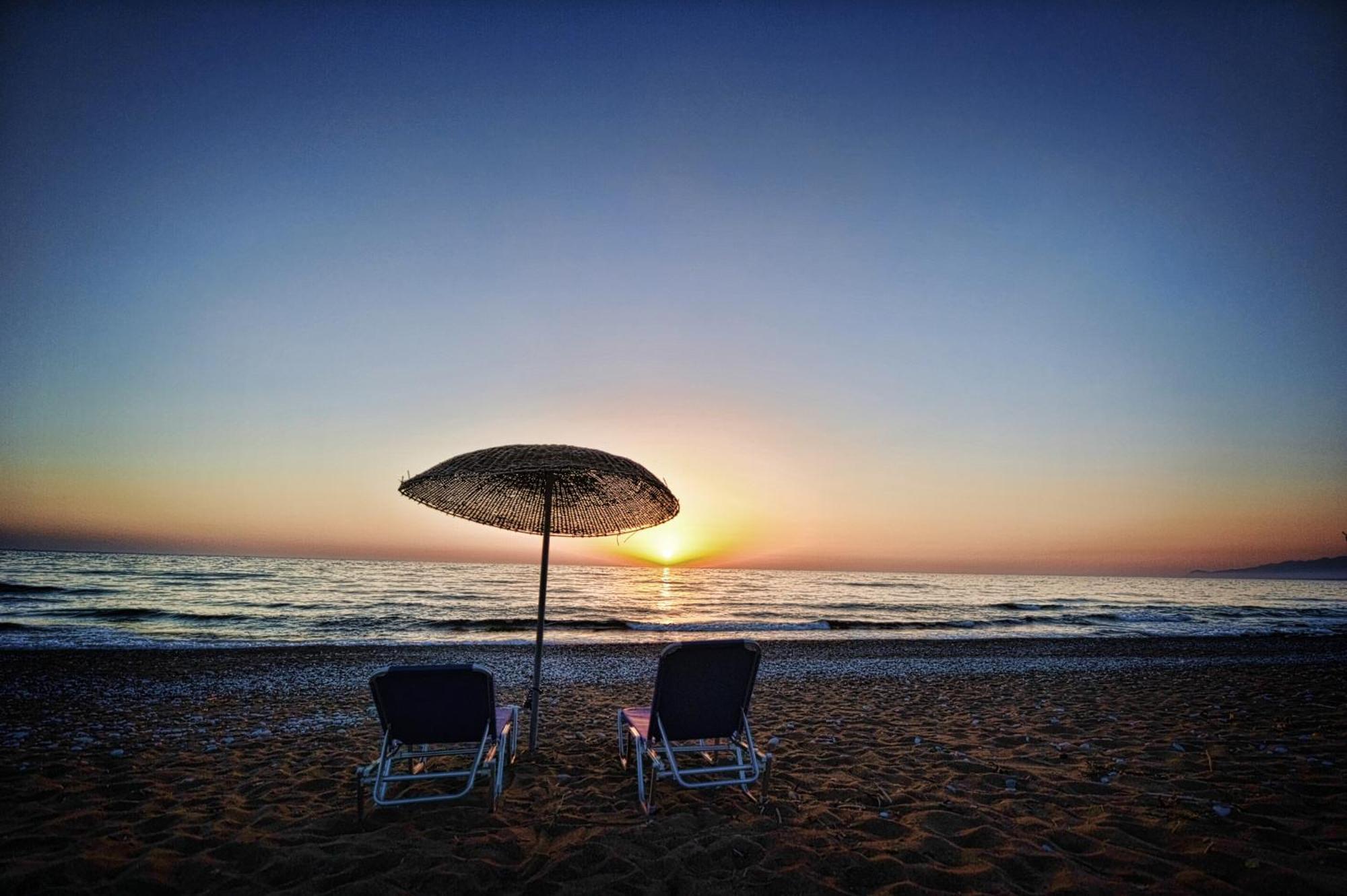 Irida Beach Resort Suites Кипарисия Екстериор снимка