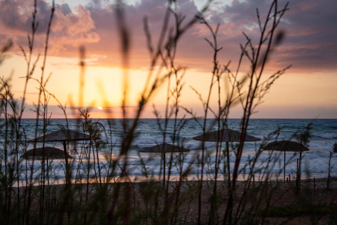 Irida Beach Resort Suites Кипарисия Екстериор снимка